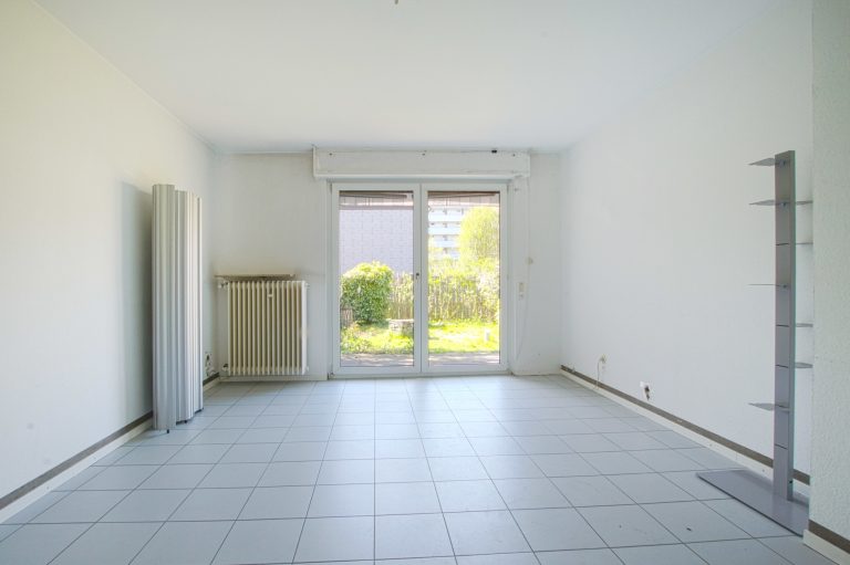 Immobilienangebot - Düsseldorf - Alle - Wersten: sanierungsbedürftiges Zweifamilienhaus mit Terrasse, Garten und Balkon in ruhiger Lage!