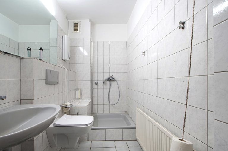 Immobilienangebot - Düsseldorf - Alle - Wersten: sanierungsbedürftiges Zweifamilienhaus mit Terrasse, Garten und Balkon in ruhiger Lage!