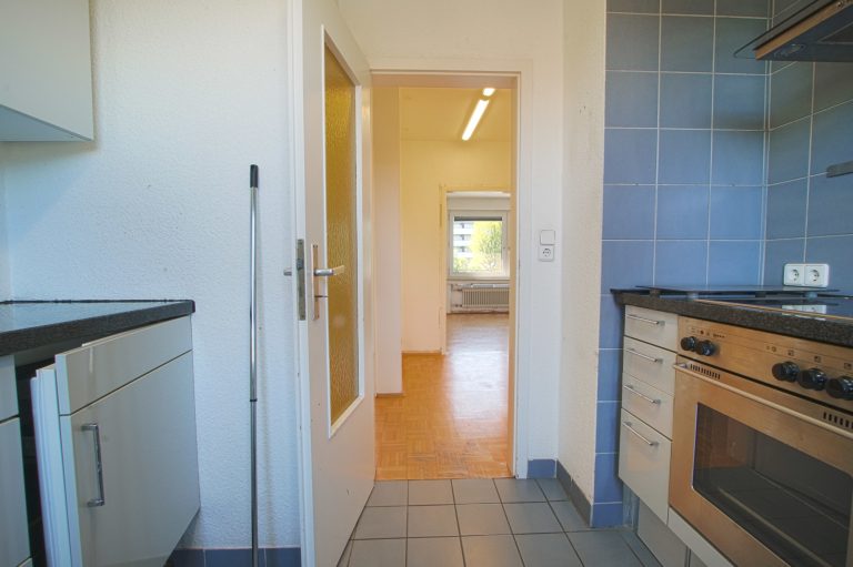 Immobilienangebot - Düsseldorf - Alle - Wersten: sanierungsbedürftiges Zweifamilienhaus mit Terrasse, Garten und Balkon in ruhiger Lage!