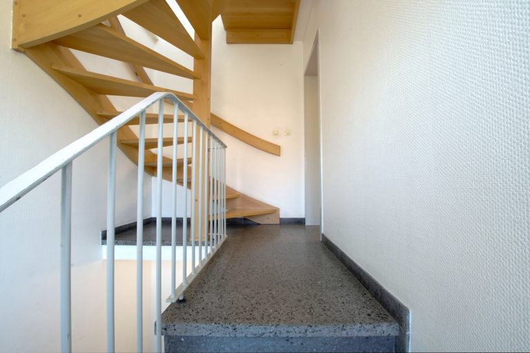 Immobilienangebot - Düsseldorf - Alle - Wersten: sanierungsbedürftiges Zweifamilienhaus mit Terrasse, Garten und Balkon in ruhiger Lage!