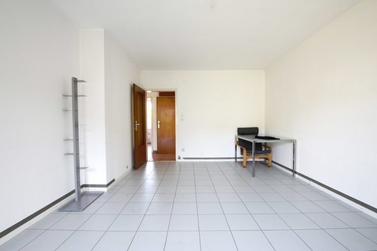 Immobilienangebot - Düsseldorf - Alle - Wersten: sanierungsbedürftiges Zweifamilienhaus mit Terrasse, Garten und Balkon in ruhiger Lage!