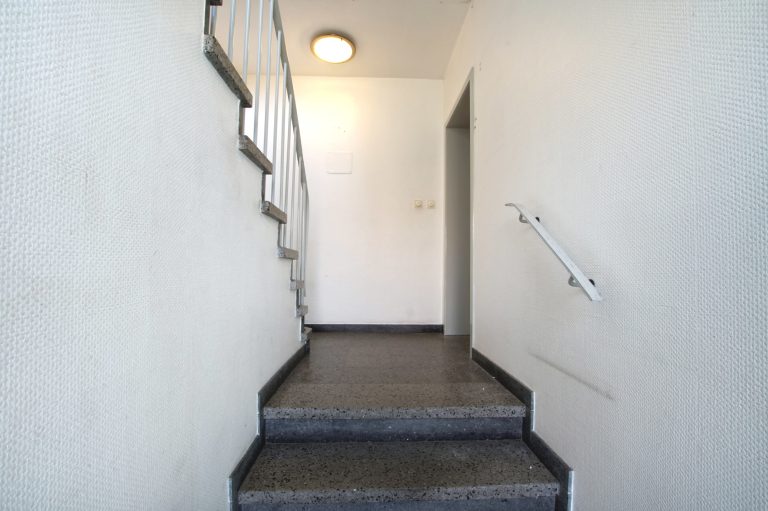 Immobilienangebot - Düsseldorf - Alle - Wersten: sanierungsbedürftiges Zweifamilienhaus mit Terrasse, Garten und Balkon in ruhiger Lage!