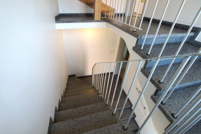 Immobilienangebot - Düsseldorf - Alle - Wersten: sanierungsbedürftiges Zweifamilienhaus mit Terrasse, Garten und Balkon in ruhiger Lage!