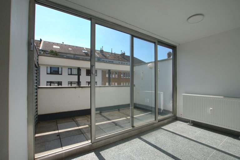 Immobilienangebot - Düsseldorf / Pempelfort - Alle - Pempelfort: einzigartige Galeriewohnung auf 3 Ebenen mit Aufzug & TG-Stellplatz in beliebter Lage