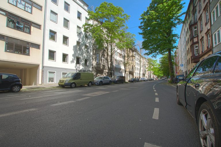 Immobilienangebot - Düsseldorf / Pempelfort - Alle - Pempelfort: einzigartige Galeriewohnung auf 3 Ebenen mit Aufzug & TG-Stellplatz in beliebter Lage