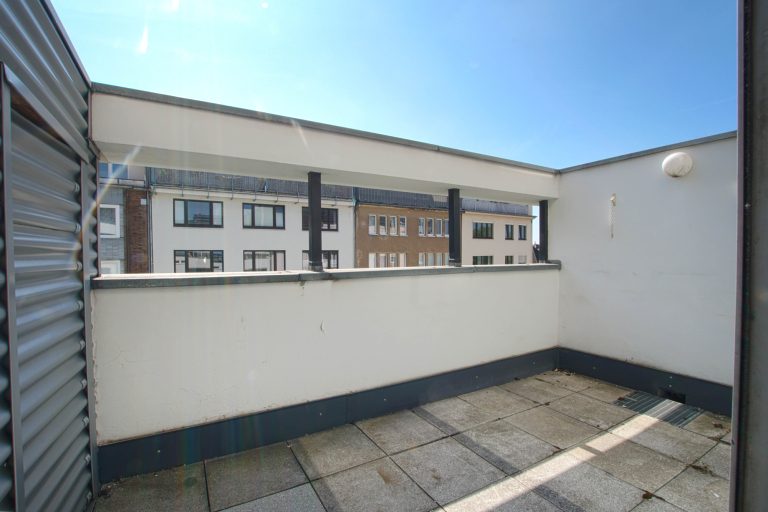 Immobilienangebot - Düsseldorf / Pempelfort - Alle - Pempelfort: einzigartige Galeriewohnung auf 3 Ebenen mit Aufzug & TG-Stellplatz in beliebter Lage