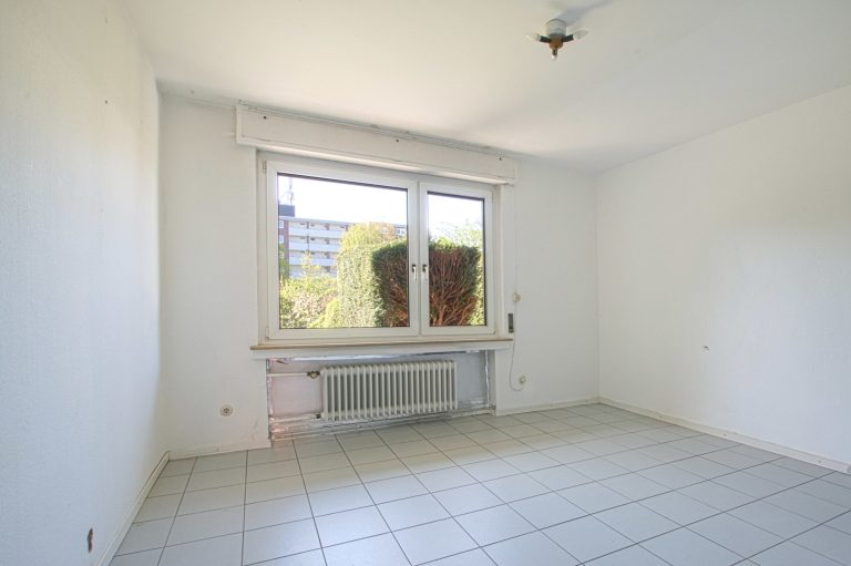 Immobilienangebot - Düsseldorf - Alle - Sanierungsobjekt in Wersten mit viel Potenzial: 2-Familienhaus mit Garten & Balkon in ruhiger Gegend
