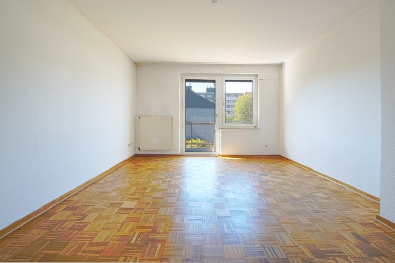 Immobilienangebot - Düsseldorf - Alle - Sanierungsobjekt in Wersten mit viel Potenzial: 2-Familienhaus mit Garten & Balkon in ruhiger Gegend