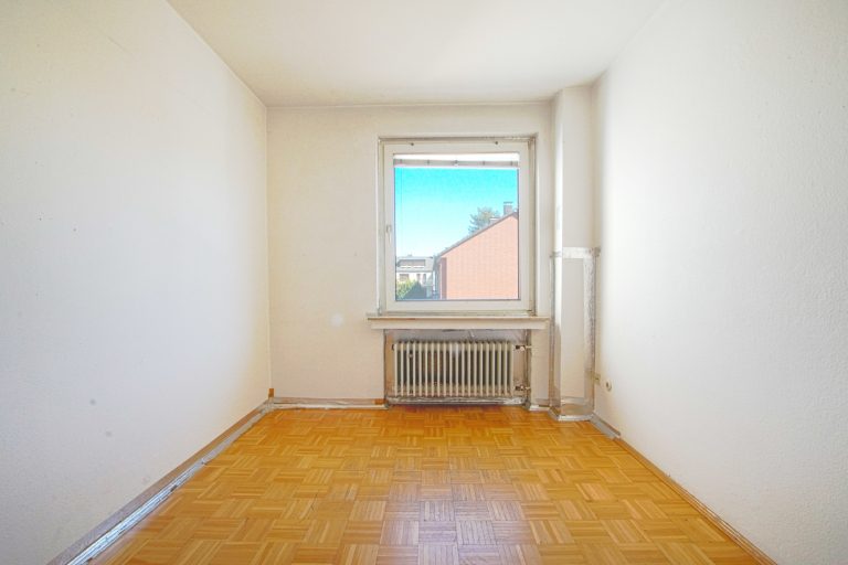 Immobilienangebot - Düsseldorf - Alle - Sanierungsobjekt in Wersten mit viel Potenzial: 2-Familienhaus mit Garten & Balkon in ruhiger Gegend