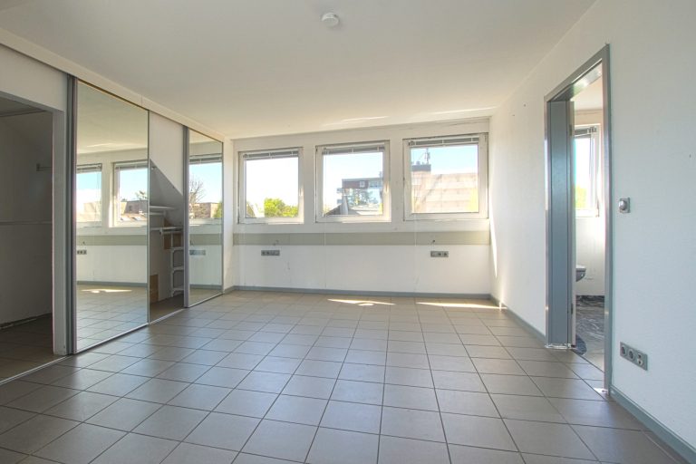 Immobilienangebot - Düsseldorf - Alle - Sanierungsobjekt in Wersten mit viel Potenzial: 2-Familienhaus mit Garten & Balkon in ruhiger Gegend