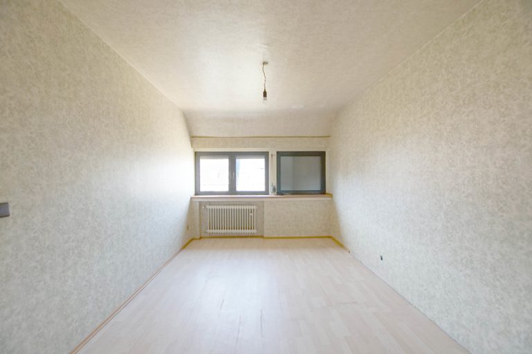 Immobilienangebot - Düsseldorf - Alle - Garath: geräumiges Einfamilienhaus mit großem Garten und Garagenstellplatz in ruhiger Lage