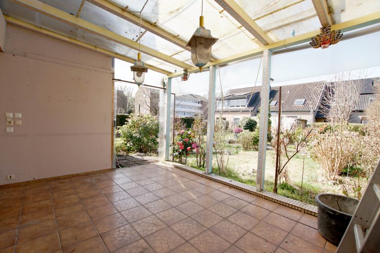 Immobilienangebot - Düsseldorf - Alle - Garath: geräumiges Einfamilienhaus mit großem Garten und Garagenstellplatz in ruhiger Lage