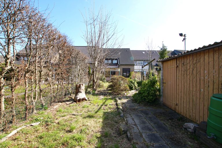 Immobilienangebot - Düsseldorf - Alle - Garath: geräumiges Einfamilienhaus mit großem Garten und Garagenstellplatz in ruhiger Lage