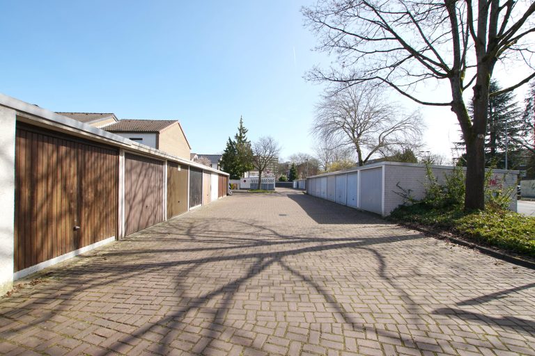 Immobilienangebot - Düsseldorf - Alle - Garath: geräumiges Einfamilienhaus mit großem Garten und Garagenstellplatz in ruhiger Lage
