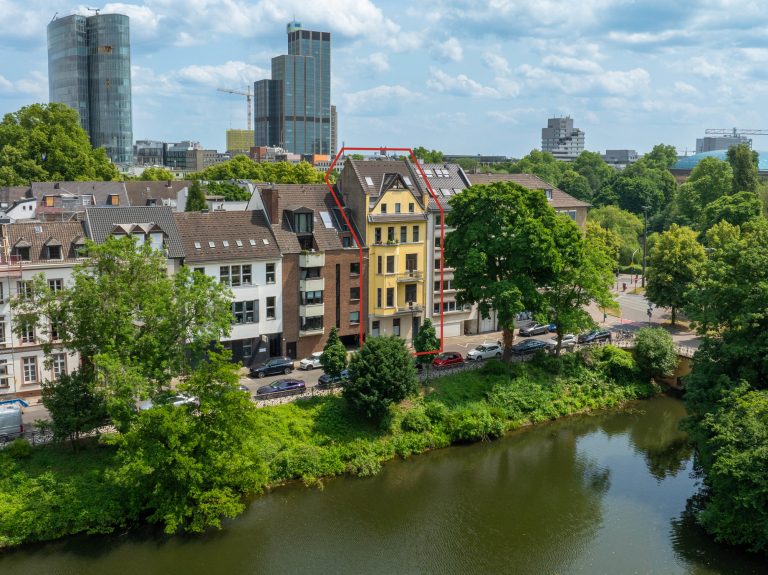 Immobilienangebot - Düsseldorf / Altstadt - Alle - Carlstadt: Charmante 3,5-Zimmer-Altbauwohnung mit Blick auf den Spee’schen Graben in zentraler Lage