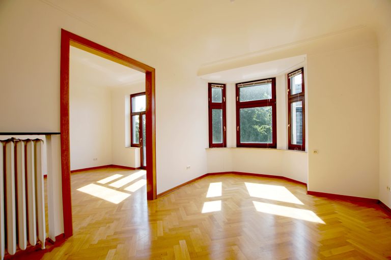 Immobilienangebot - Düsseldorf / Altstadt - Alle - Carlstadt: Charmante 3,5-Zimmer-Altbauwohnung mit Blick auf den Spee’schen Graben in zentraler Lage