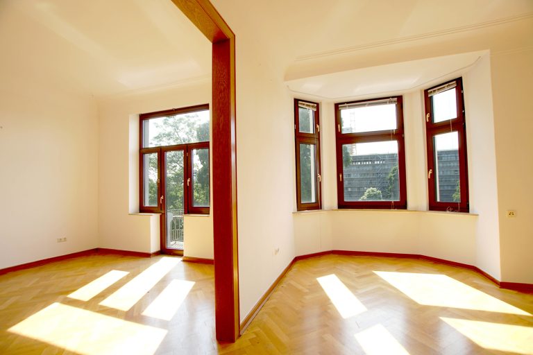 Immobilienangebot - Düsseldorf / Altstadt - Alle - Carlstadt: Charmante 3,5-Zimmer-Altbauwohnung mit Blick auf den Spee’schen Graben in zentraler Lage