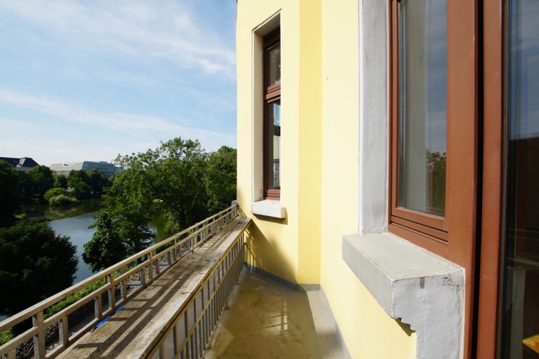 Immobilienangebot - Düsseldorf / Altstadt - Alle - Carlstadt: Charmante 3,5-Zimmer-Altbauwohnung mit Blick auf den Spee’schen Graben in zentraler Lage