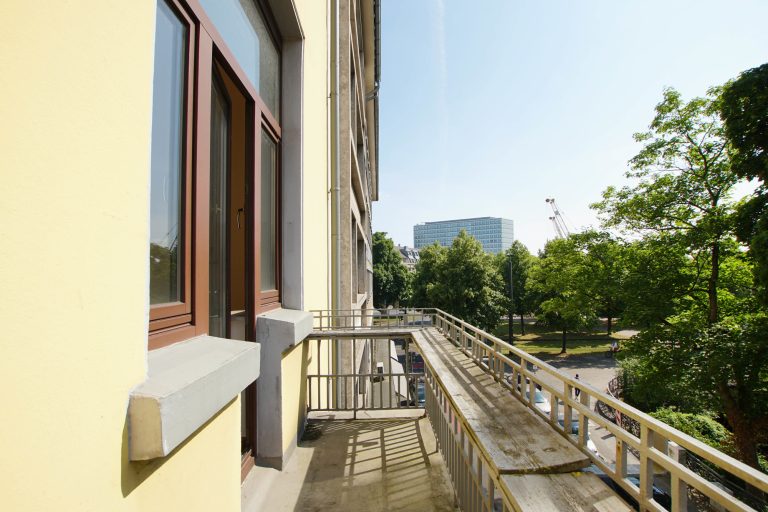 Immobilienangebot - Düsseldorf / Altstadt - Alle - Carlstadt: Charmante 3,5-Zimmer-Altbauwohnung mit Blick auf den Spee’schen Graben in zentraler Lage