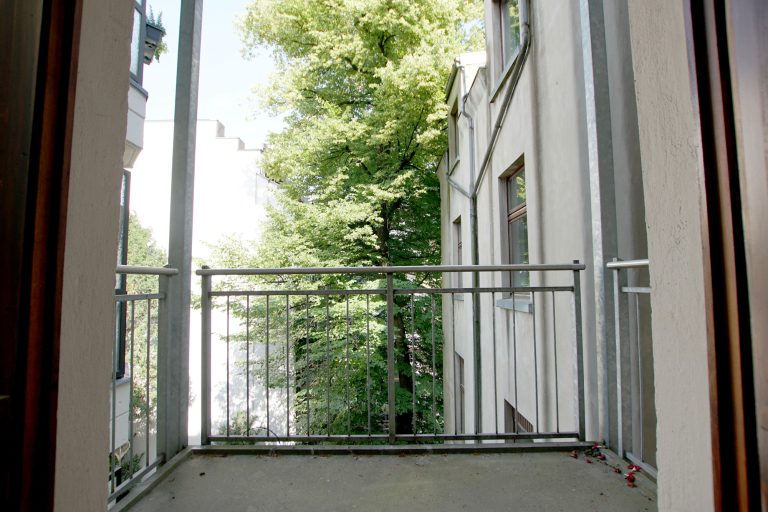 Immobilienangebot - Düsseldorf / Altstadt - Alle - Carlstadt: Charmante 3,5-Zimmer-Altbauwohnung mit Blick auf den Spee’schen Graben in zentraler Lage