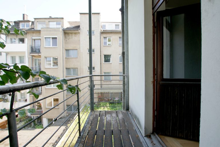 Immobilienangebot - Düsseldorf / Altstadt - Alle - Carlstadt: Charmante 3,5-Zimmer-Altbauwohnung mit Blick auf den Spee’schen Graben in zentraler Lage