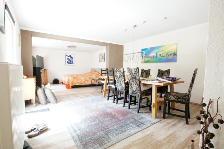 Immobilienangebot - Düsseldorf - Alle - Vogelsiedlung Unterrath: Top Lage mit Gestaltungsfreiheit – Sanierung, Neubau oder Invest!