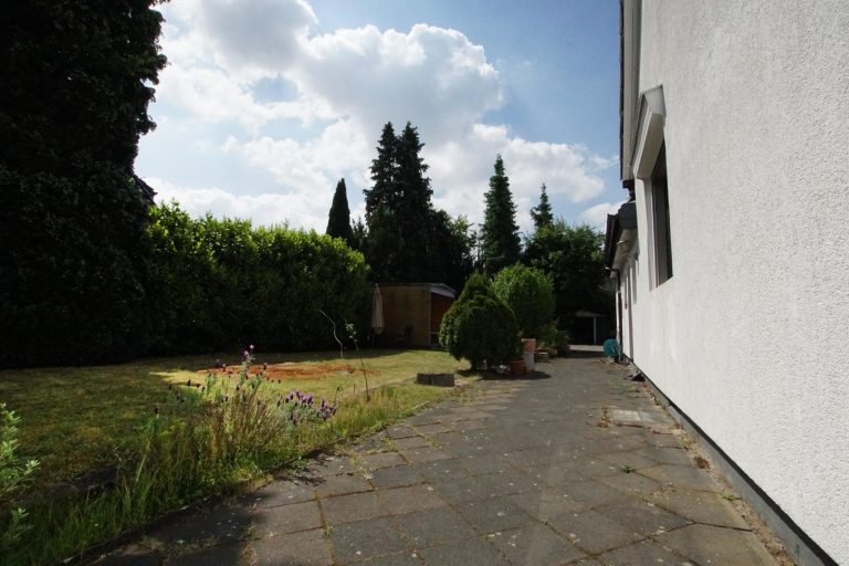 Immobilienangebot - Düsseldorf - Alle - Vogelsiedlung Unterrath: Top Lage mit Gestaltungsfreiheit – Sanierung, Neubau oder Invest!