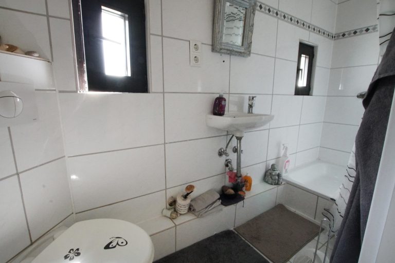 Immobilienangebot - Düsseldorf - Alle - Vogelsiedlung Unterrath: Top Lage mit Gestaltungsfreiheit – Sanierung, Neubau oder Invest!