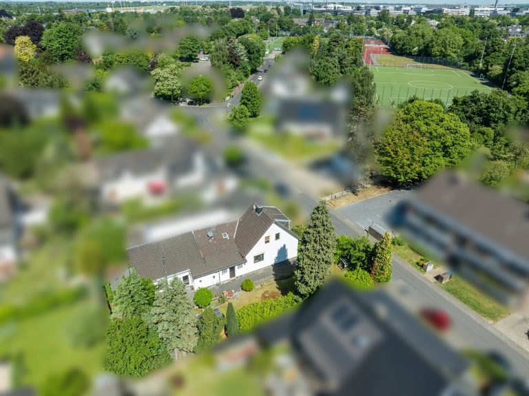 Immobilienangebot - Düsseldorf - Alle - Vogelsiedlung Unterrath: Top Lage mit Gestaltungsfreiheit – Sanierung, Neubau oder Invest!