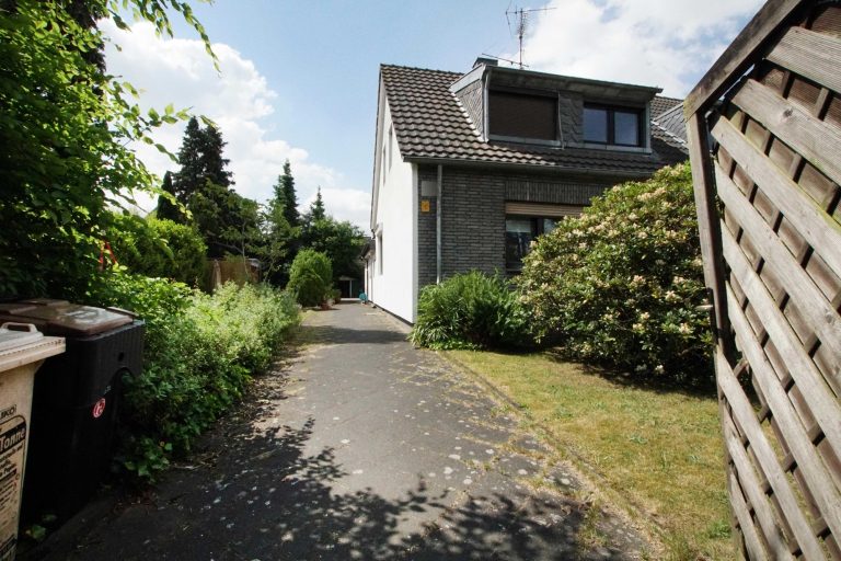 Immobilienangebot - Düsseldorf - Alle - Vogelsiedlung Unterrath: Top Lage mit Gestaltungsfreiheit – Sanierung, Neubau oder Invest!