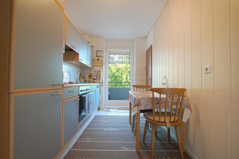 Immobilienangebot - Ratingen - Alle - Ratingen-Mitte: großzügige 4-Zimmerwohnung mit 2 Balkonen und Garage in zentraler Lage!