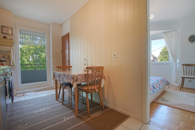 Immobilienangebot - Ratingen - Alle - Ratingen-Mitte: großzügige 4-Zimmerwohnung mit 2 Balkonen und Garage in zentraler Lage!