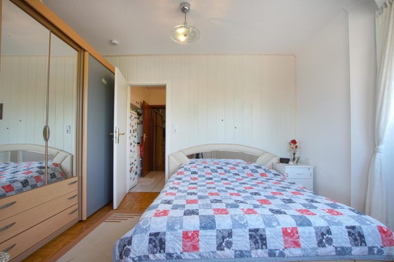 Immobilienangebot - Ratingen - Alle - Ratingen-Mitte: großzügige 4-Zimmerwohnung mit 2 Balkonen und Garage in zentraler Lage!