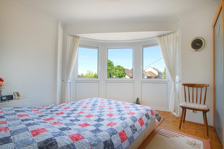 Immobilienangebot - Ratingen - Alle - Ratingen-Mitte: großzügige 4-Zimmerwohnung mit 2 Balkonen und Garage in zentraler Lage!