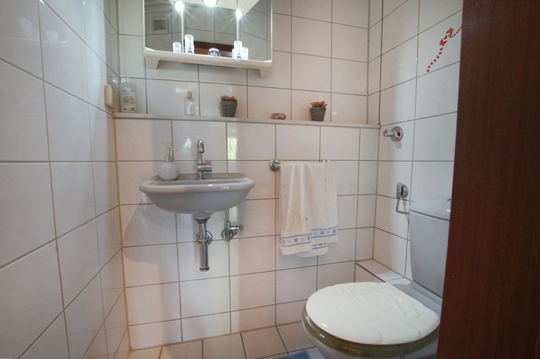 Immobilienangebot - Ratingen - Alle - Ratingen-Mitte: großzügige 4-Zimmerwohnung mit 2 Balkonen und Garage in zentraler Lage!
