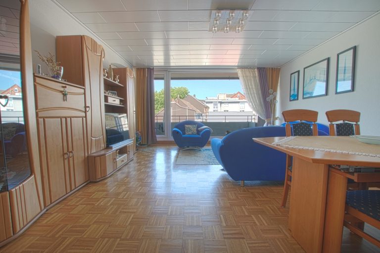 Immobilienangebot - Ratingen - Alle - Ratingen-Mitte: großzügige 4-Zimmerwohnung mit 2 Balkonen und Garage in zentraler Lage!