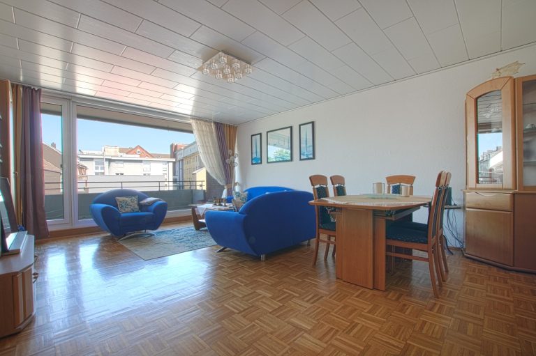 Immobilienangebot - Ratingen - Alle - Ratingen-Mitte: großzügige 4-Zimmerwohnung mit 2 Balkonen und Garage in zentraler Lage!