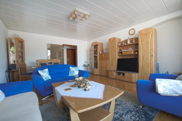 Immobilienangebot - Ratingen - Alle - Ratingen-Mitte: großzügige 4-Zimmerwohnung mit 2 Balkonen und Garage in zentraler Lage!