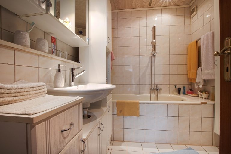 Immobilienangebot - Ratingen - Alle - Ratingen-Mitte: großzügige 4-Zimmerwohnung mit 2 Balkonen und Garage in zentraler Lage!