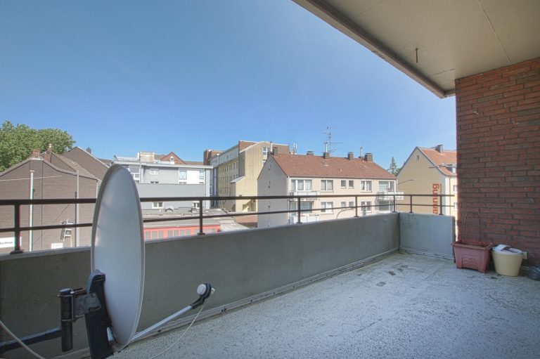 Immobilienangebot - Ratingen - Alle - Ratingen-Mitte: großzügige 4-Zimmerwohnung mit 2 Balkonen und Garage in zentraler Lage!