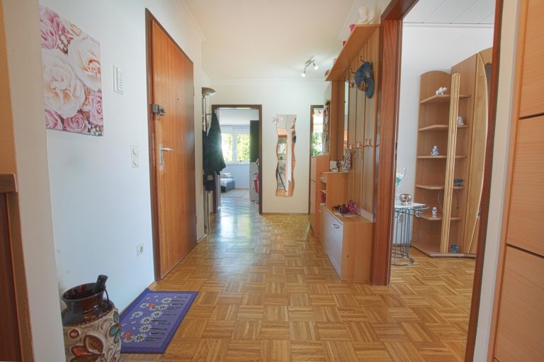 Immobilienangebot - Ratingen - Alle - Ratingen-Mitte: großzügige 4-Zimmerwohnung mit 2 Balkonen und Garage in zentraler Lage!