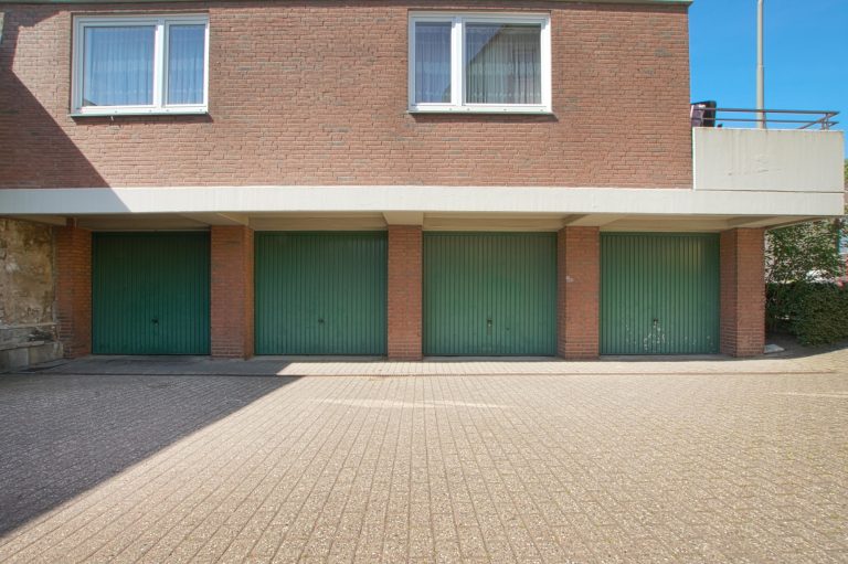 Immobilienangebot - Ratingen - Alle - Ratingen-Mitte: großzügige 4-Zimmerwohnung mit 2 Balkonen und Garage in zentraler Lage!