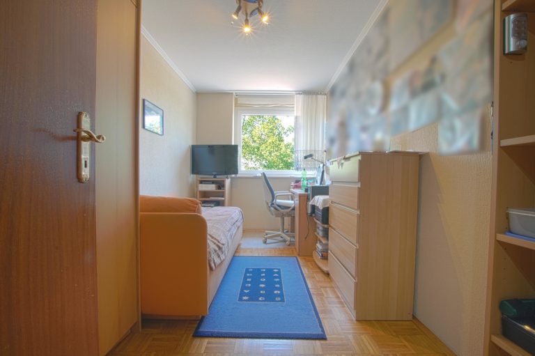 Immobilienangebot - Ratingen - Alle - Ratingen-Mitte: großzügige 4-Zimmerwohnung mit 2 Balkonen und Garage in zentraler Lage!