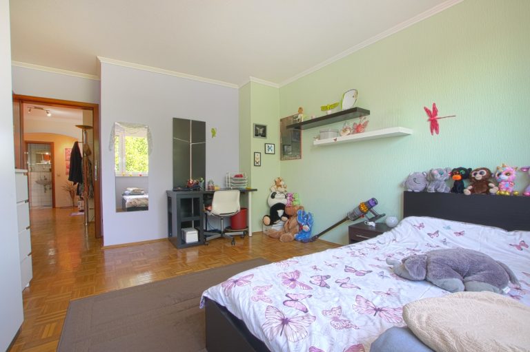 Immobilienangebot - Ratingen - Alle - Ratingen-Mitte: großzügige 4-Zimmerwohnung mit 2 Balkonen und Garage in zentraler Lage!