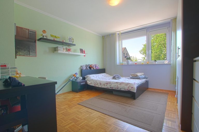 Immobilienangebot - Ratingen - Alle - Ratingen-Mitte: großzügige 4-Zimmerwohnung mit 2 Balkonen und Garage in zentraler Lage!