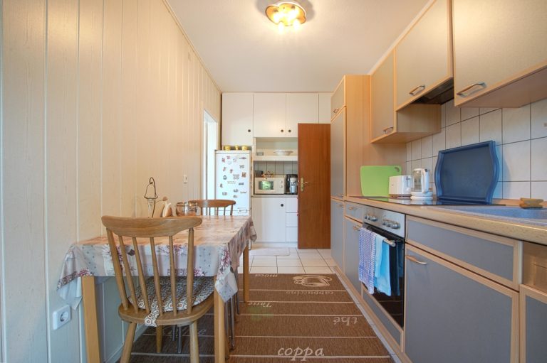 Immobilienangebot - Ratingen - Alle - Ratingen-Mitte: großzügige 4-Zimmerwohnung mit 2 Balkonen und Garage in zentraler Lage!