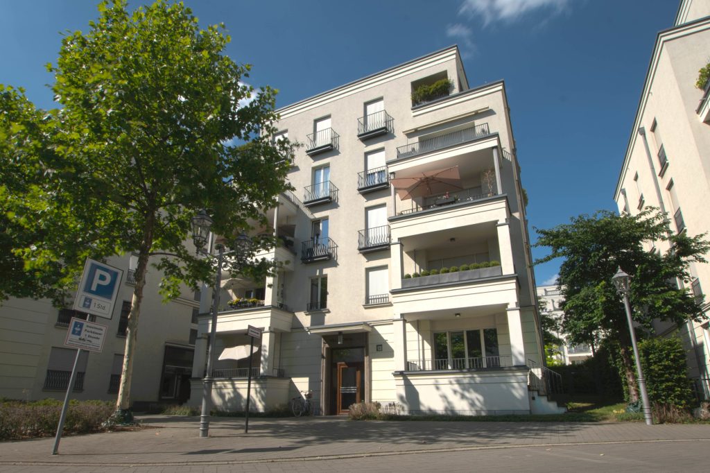 Immobilienangebot - Düsseldorf - Alle - Exklusive Lebensqualität: 5-Zimmer in den Heinrich-Heine-Gärten mit Balkon, Garten & TG-Stellplatz!