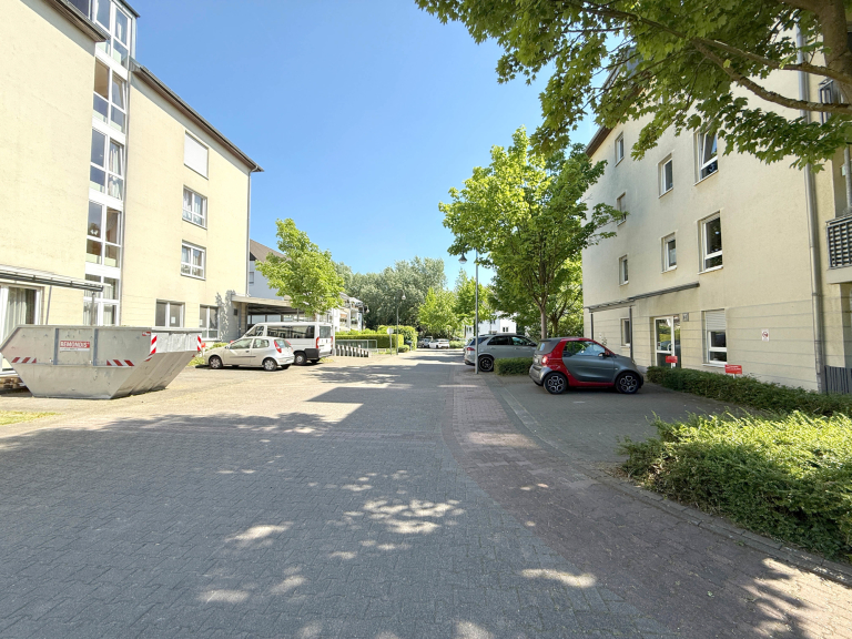 Immobilienangebot - Düsseldorf - Alle - Holthausen: Kapitalanlage mit Perspektive -gut vermietete 2-Zimmerwohnung mit Balkon in ruhiger Lage