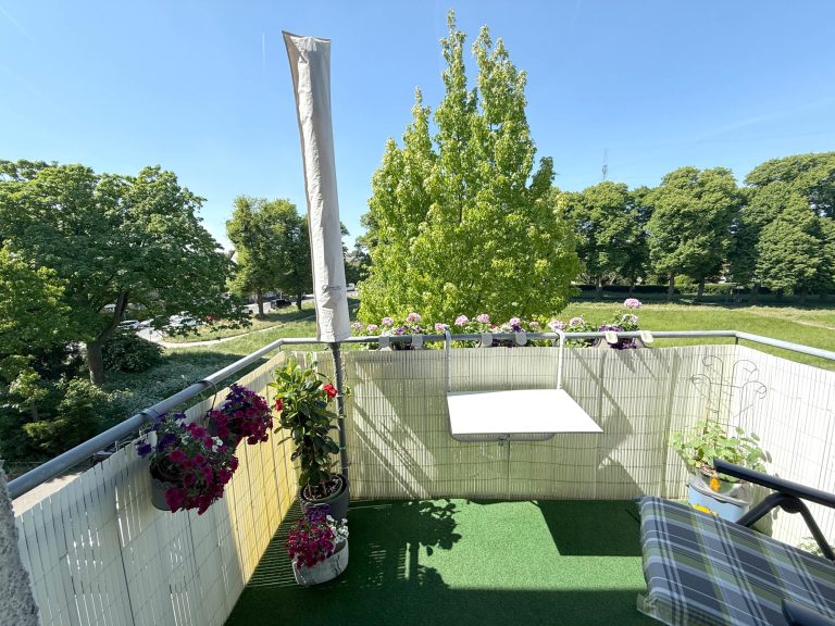 Immobilienangebot - Düsseldorf - Alle - Holthausen: Kapitalanlage mit Perspektive -gut vermietete 2-Zimmerwohnung mit Balkon in ruhiger Lage