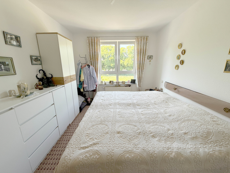 Immobilienangebot - Düsseldorf - Alle - Holthausen: Kapitalanlage mit Perspektive -gut vermietete 2-Zimmerwohnung mit Balkon in ruhiger Lage